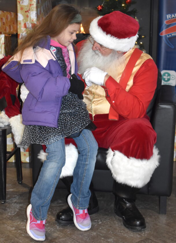 Radio Z 95.5, HyVee team up to provide gifts for Marshalltown, South